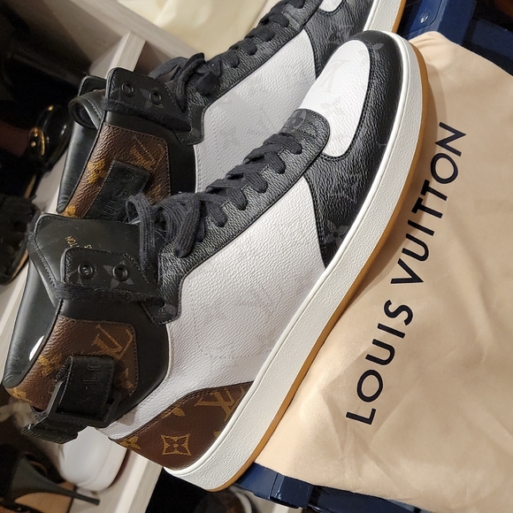 Louis Vuitton Rivoli sneakers - Picture 3 of 11